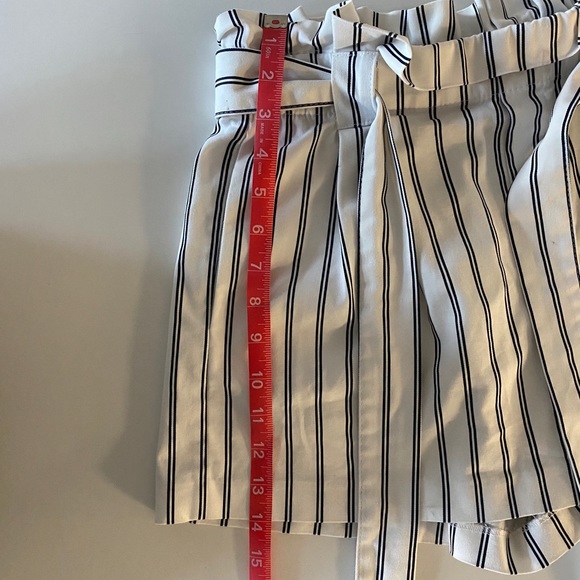Zara black & white pinstripe paper bag shorts - Picture 5 of 5